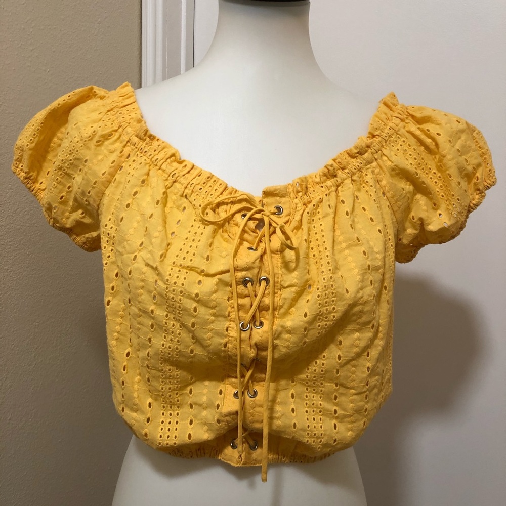 🔷🩸3 FOR $15! Sky and Sparrow Yellow Top Sz L
